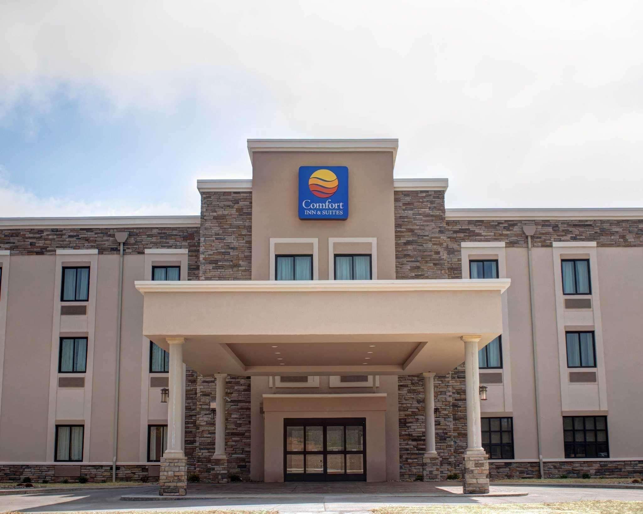 Comfort Inn & Suites Caldwell Exterior photo